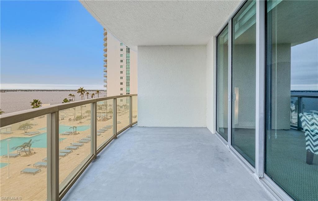 3000 Oasis Grand BLVD 701-15