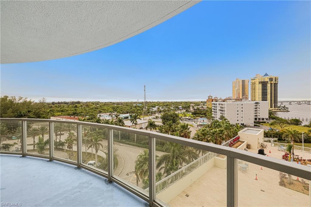 3000 Oasis Grand BLVD 701-11