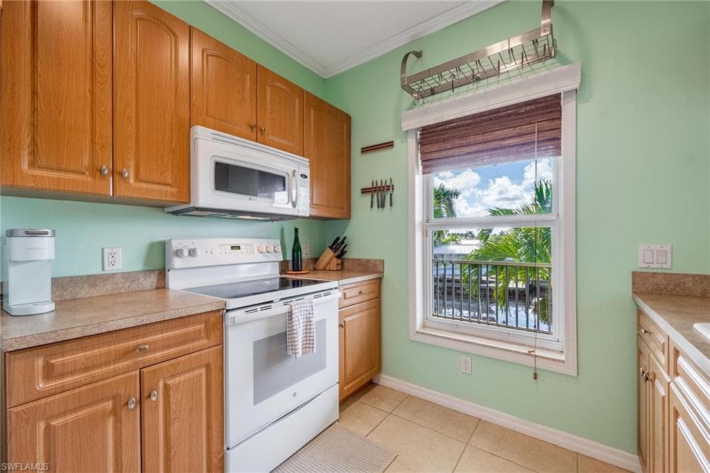 2761 Geary ST-17