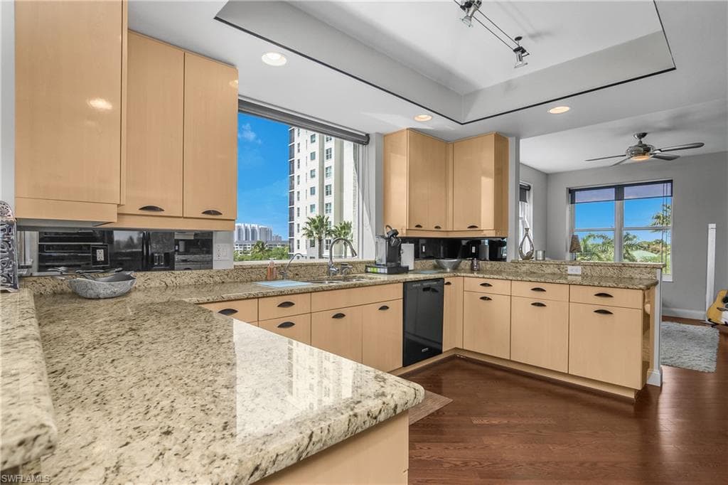 425 Cove Tower DR 504-13
