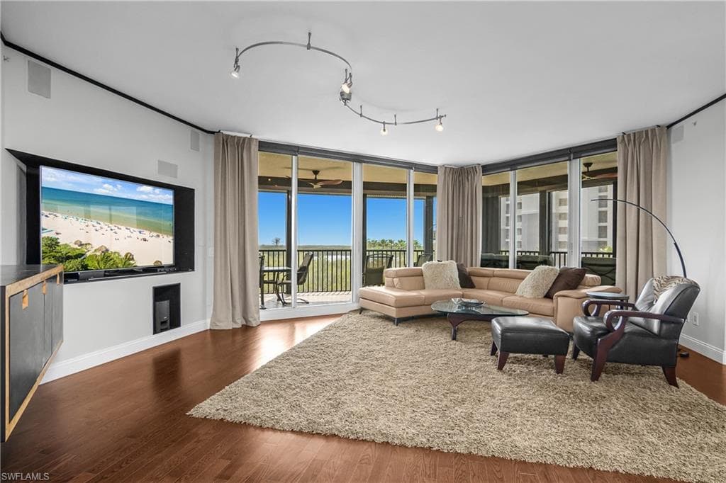 425 Cove Tower DR 504-5