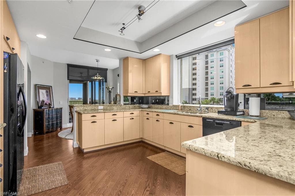 425 Cove Tower DR 504-15
