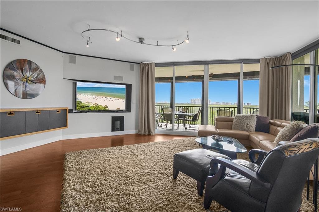 425 Cove Tower DR 504-4