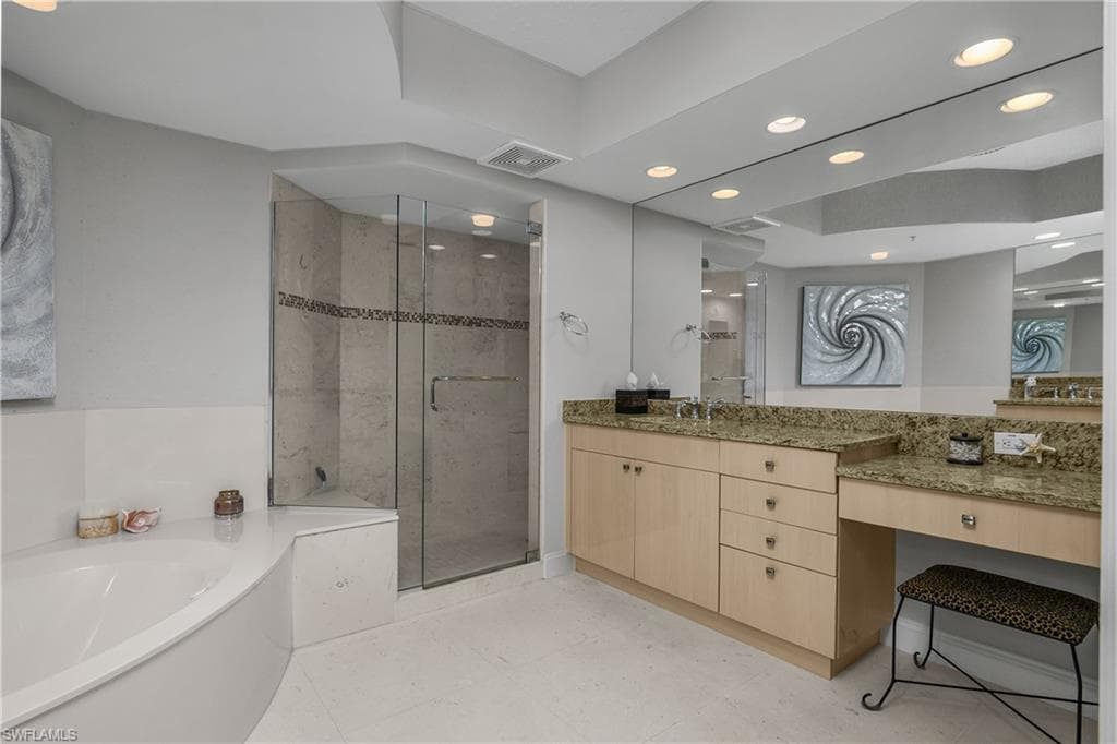 425 Cove Tower DR 504-21