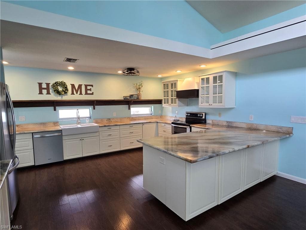 8512 Chatham ST-11
