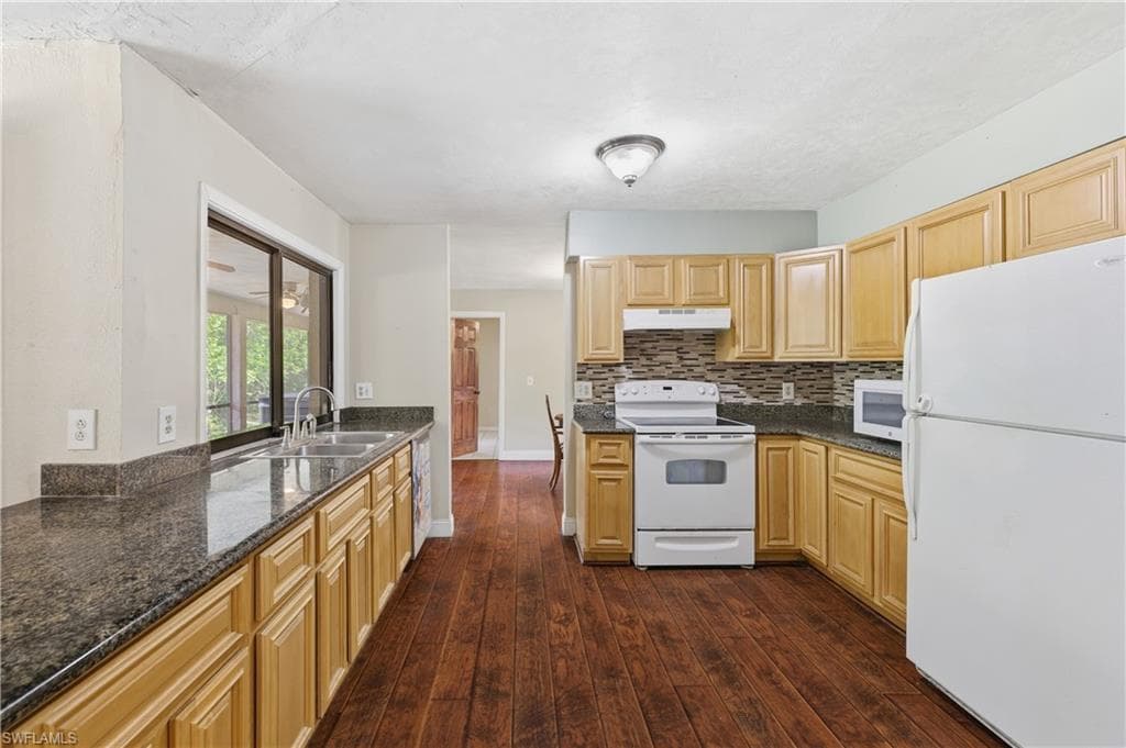 5681 Bur Oaks LN-18
