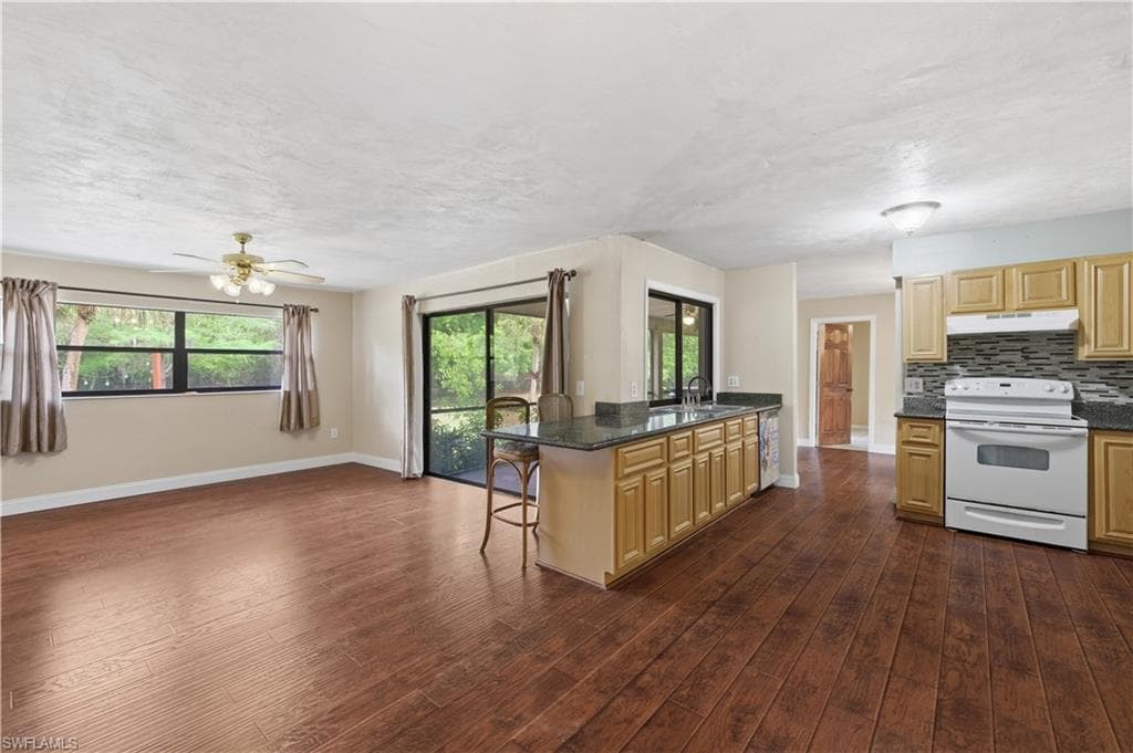 5681 Bur Oaks LN-19