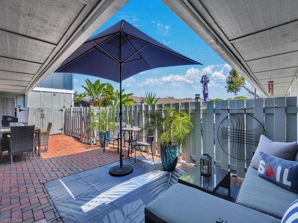4263 Island CIR D-6