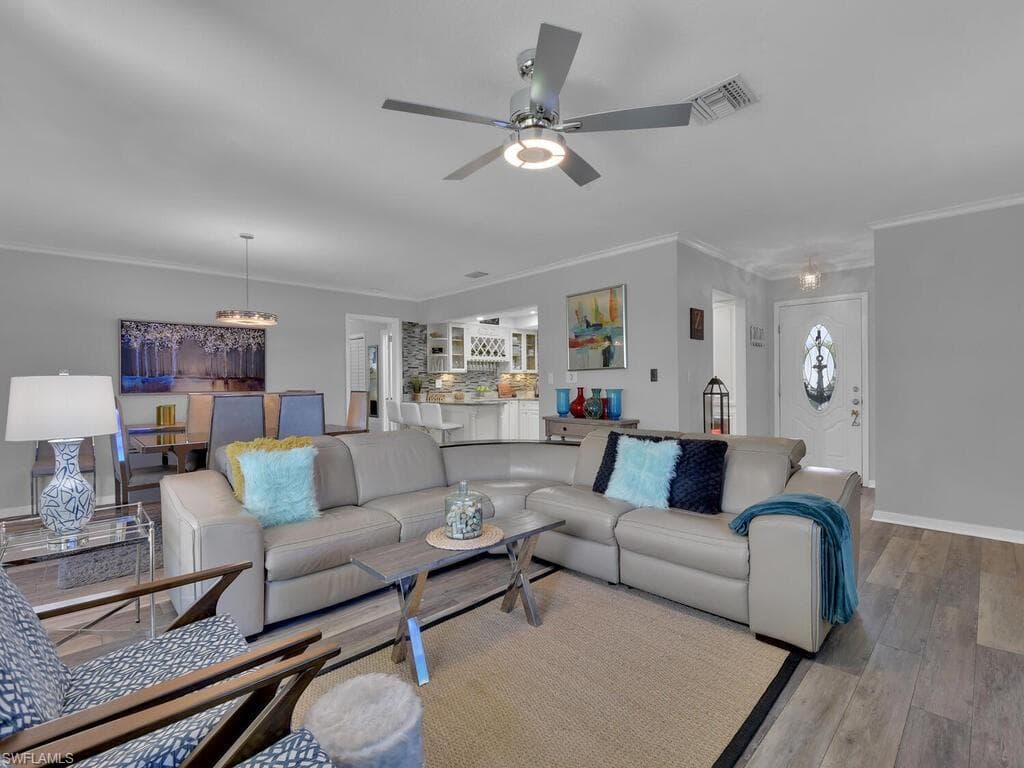 4263 Island CIR D-16