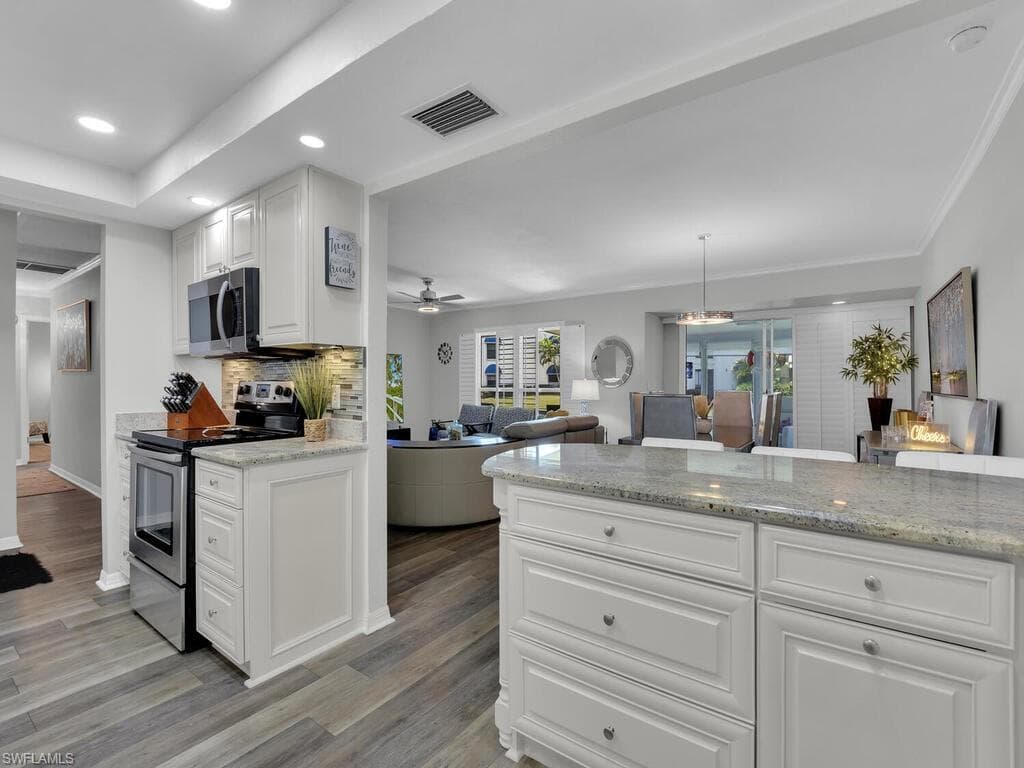 4263 Island CIR D-9