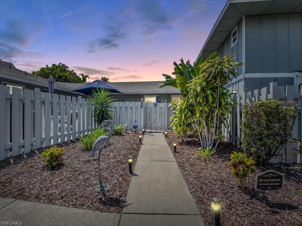 4263 Island CIR D-4