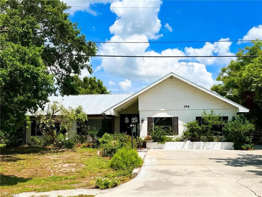 196 E Mariana AVE-30
