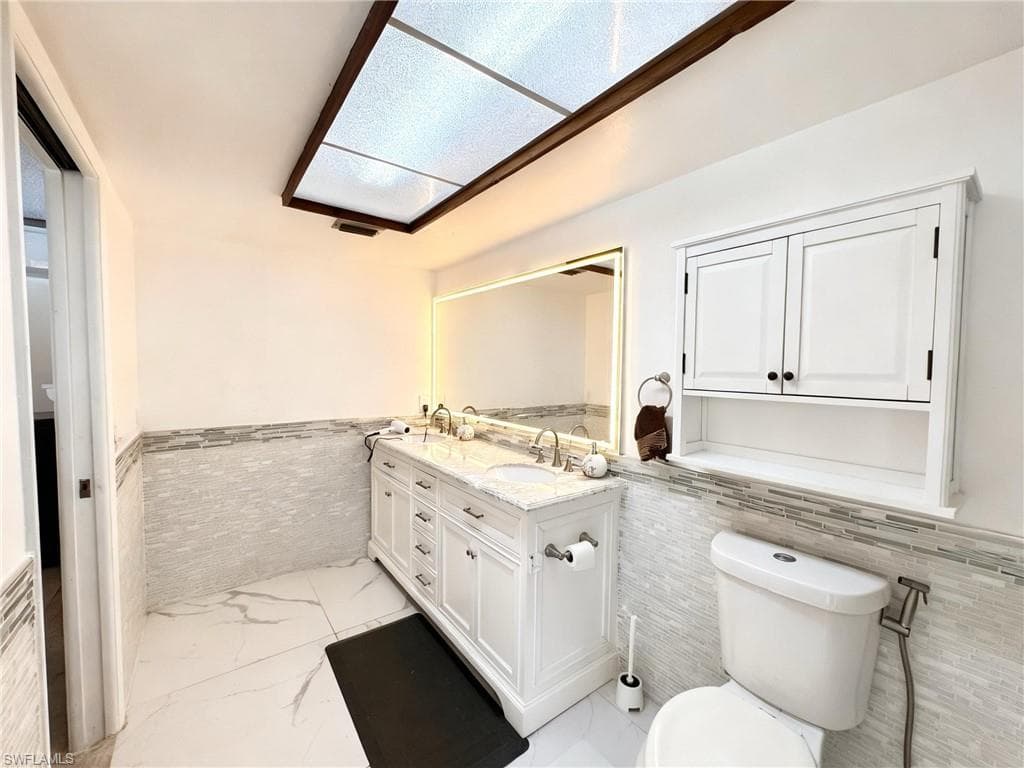 196 E Mariana AVE-14
