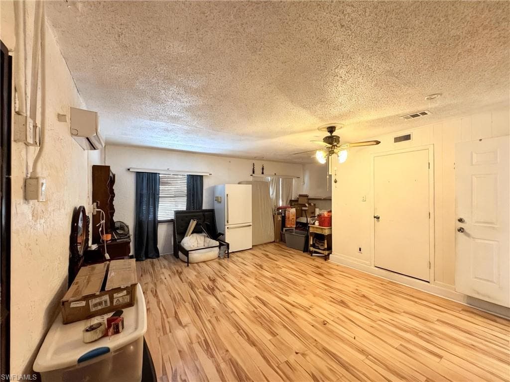 196 E Mariana AVE-18