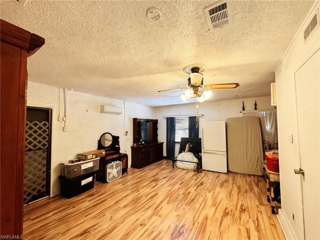 196 E Mariana AVE-19