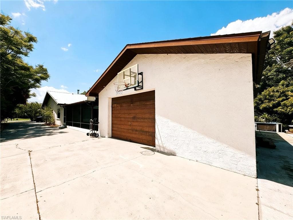 196 E Mariana AVE-31