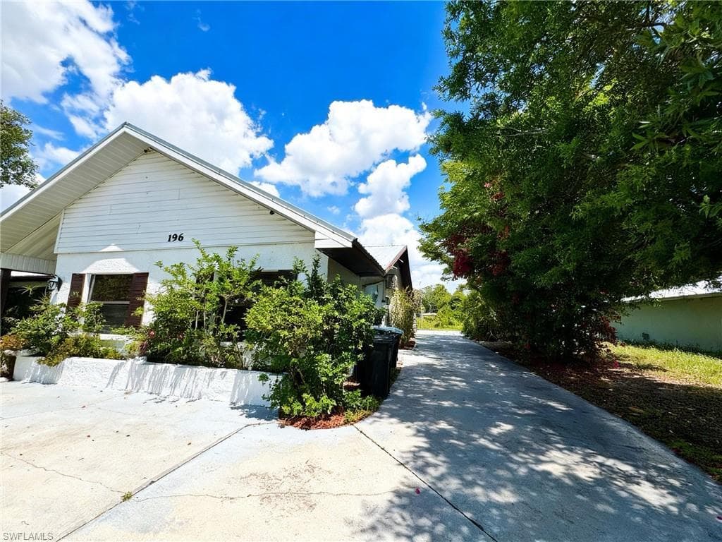 196 E Mariana AVE-29
