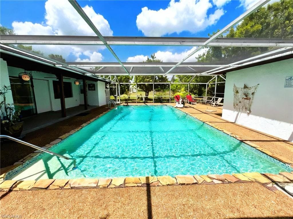 196 E Mariana AVE-25