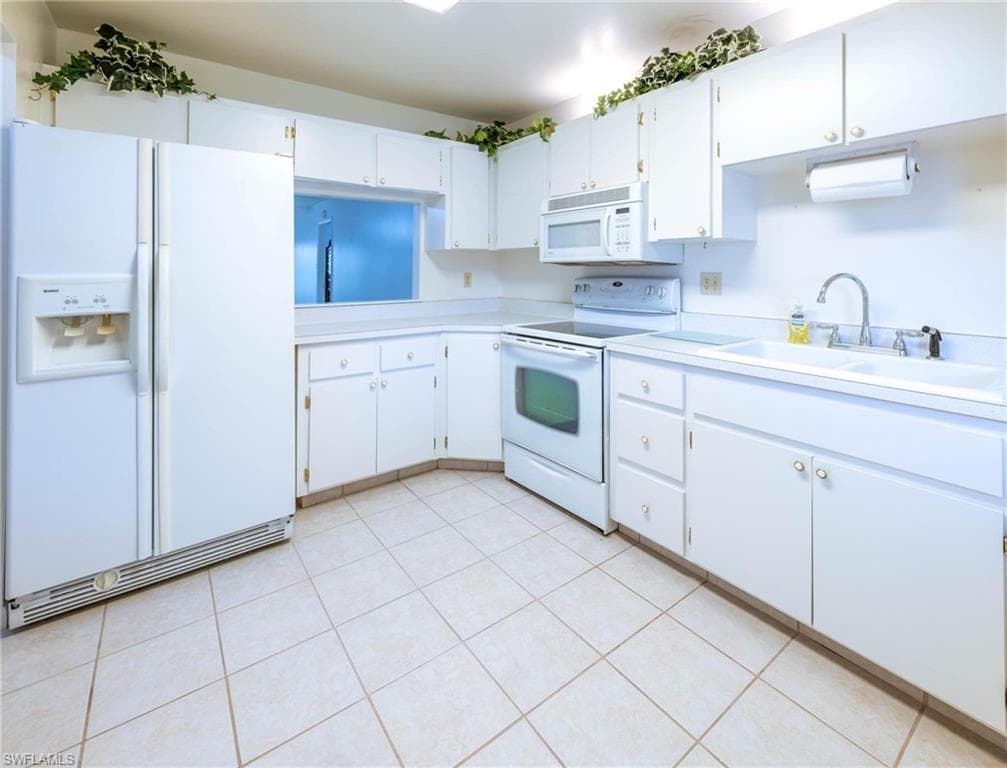 1390 Myerlee Country Club BLVD-3