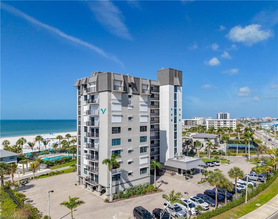 2810 Estero BLVD 713-2