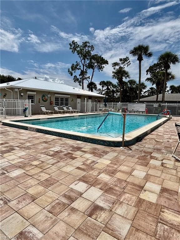 726 Knotty Pine CIR-27
