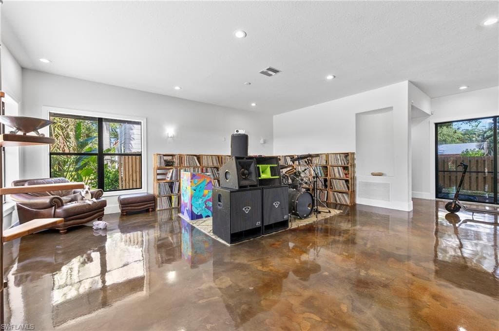 1561 Lynwood AVE-17