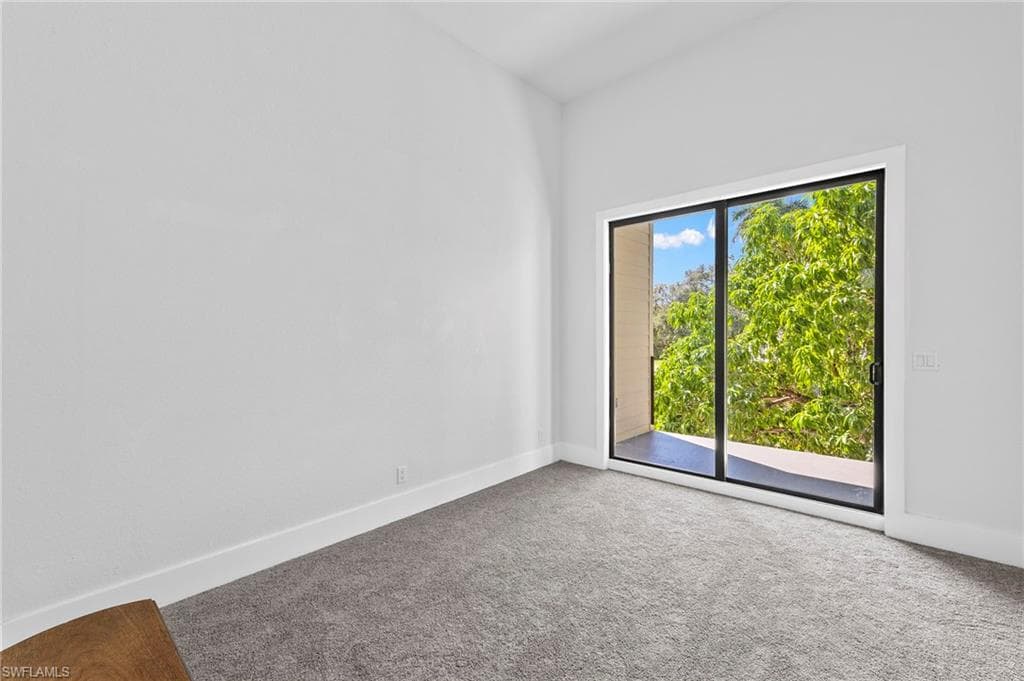1561 Lynwood AVE-22