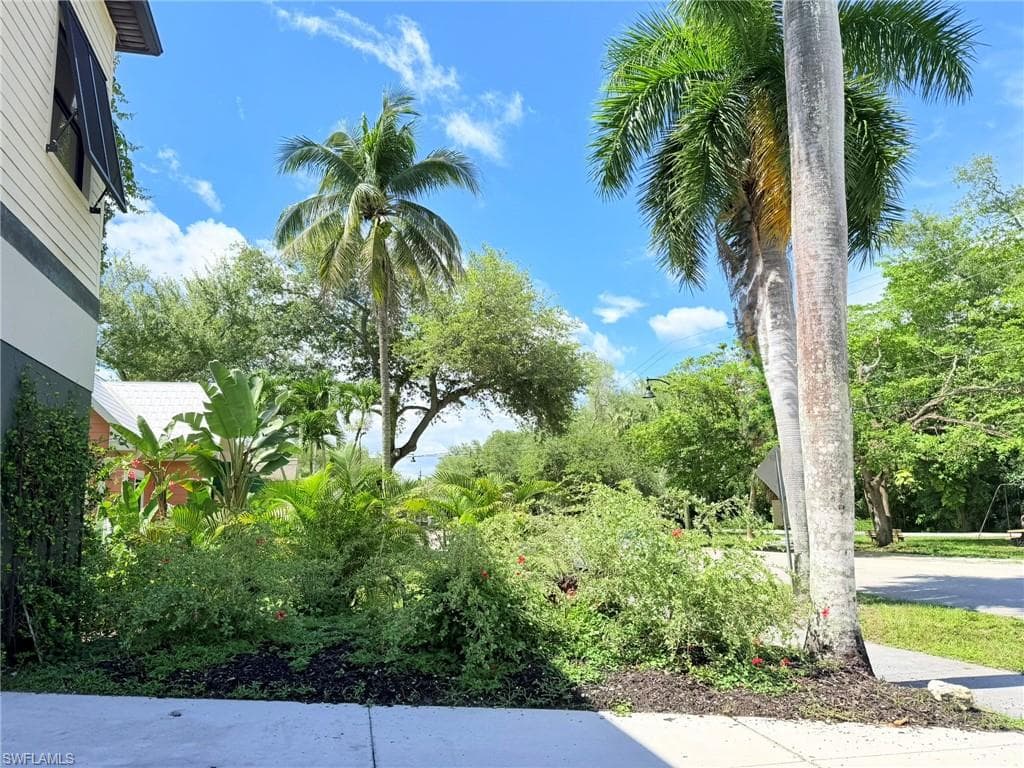 1561 Lynwood AVE-29