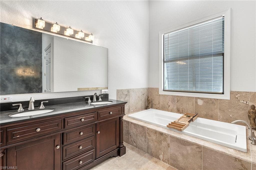 1561 Lynwood AVE-4