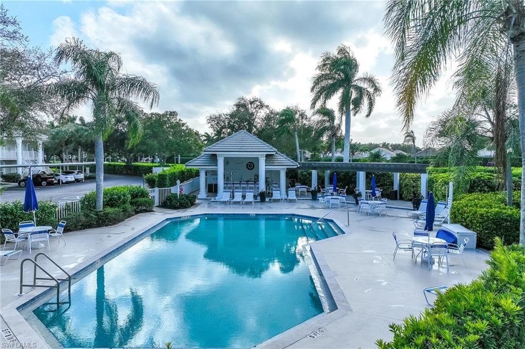8161 Twelve Oaks CIR 512-18