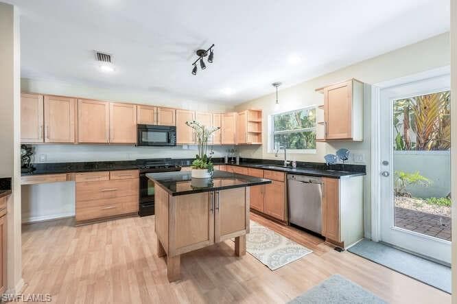 778 Broad CT S-13