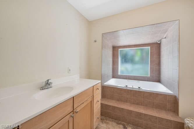 778 Broad CT S-18