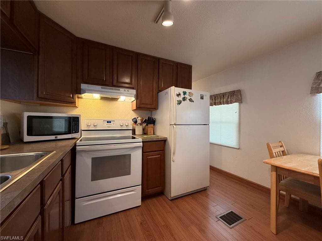 120 Lantern PL-22