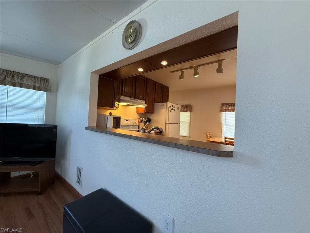 120 Lantern PL-18