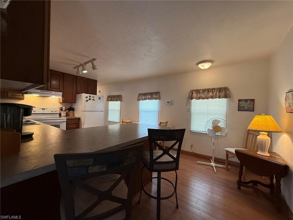 120 Lantern PL-25