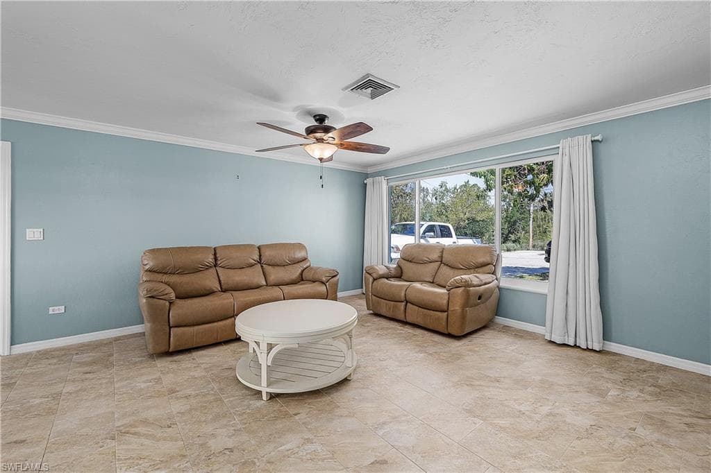 7815 Bocilla LN-7