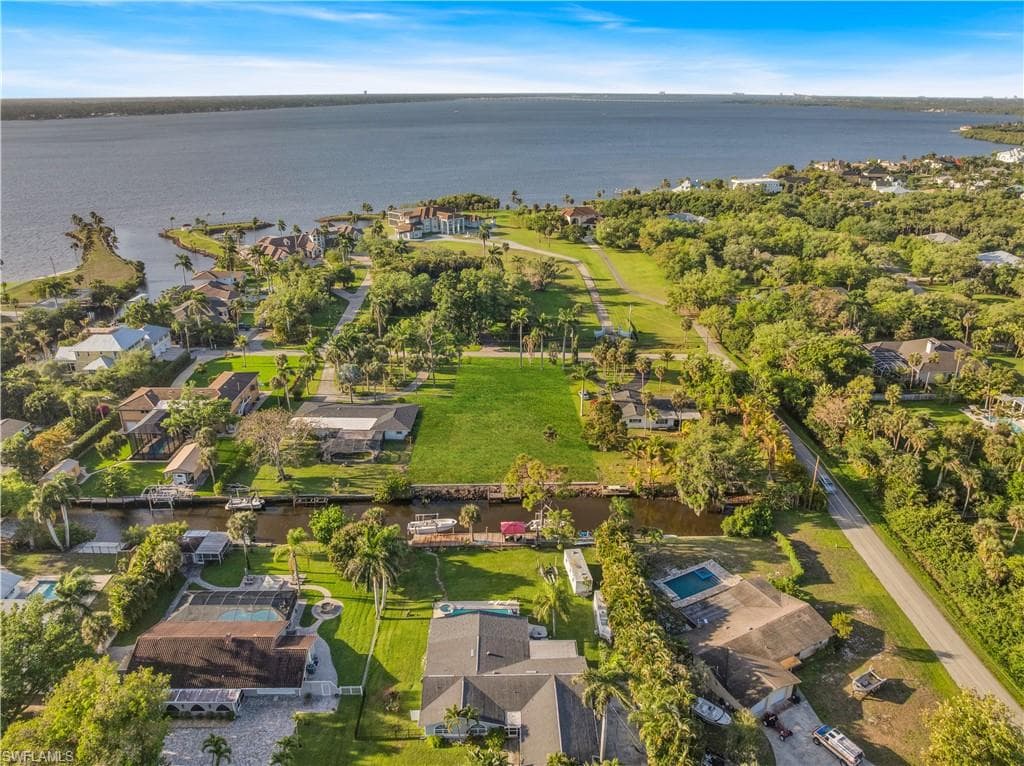 62 Wolcott DR-24