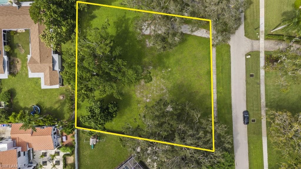 1334 Plumosa DR-6