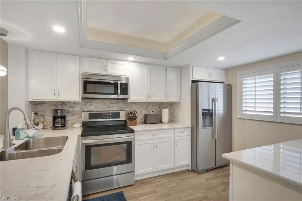 134 Cypress WAY E 305-2
