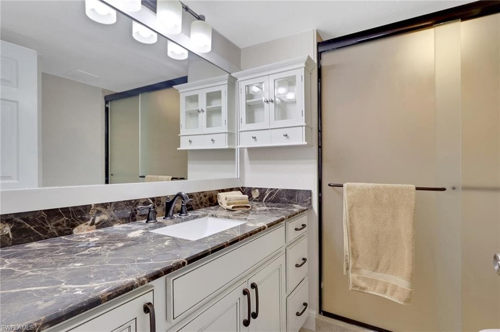 134 Cypress WAY E 305-12