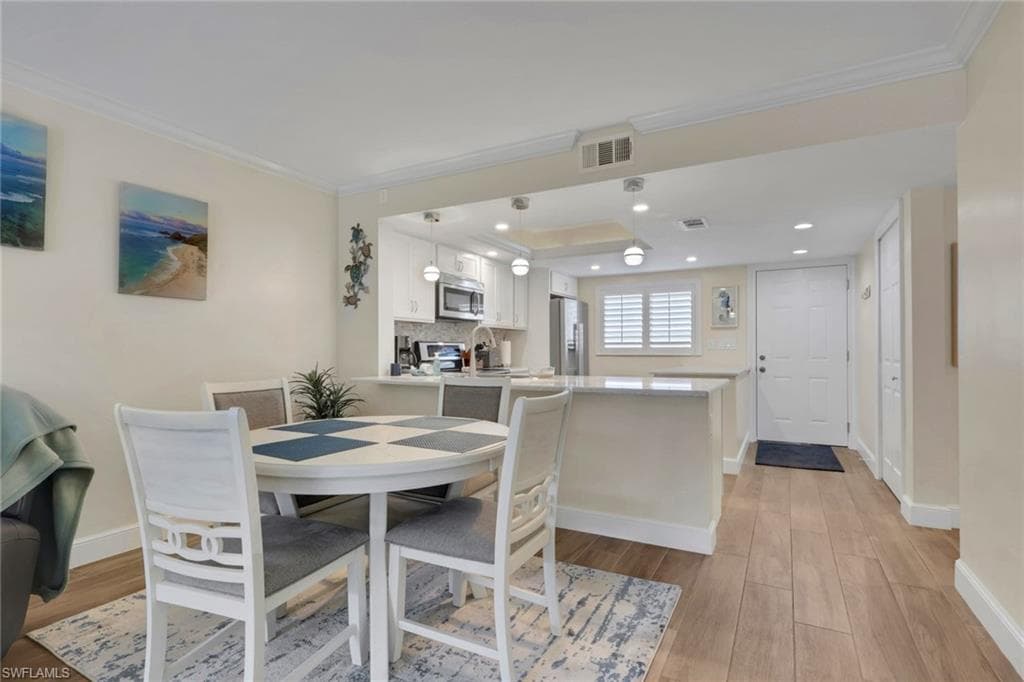134 Cypress WAY E 305-5
