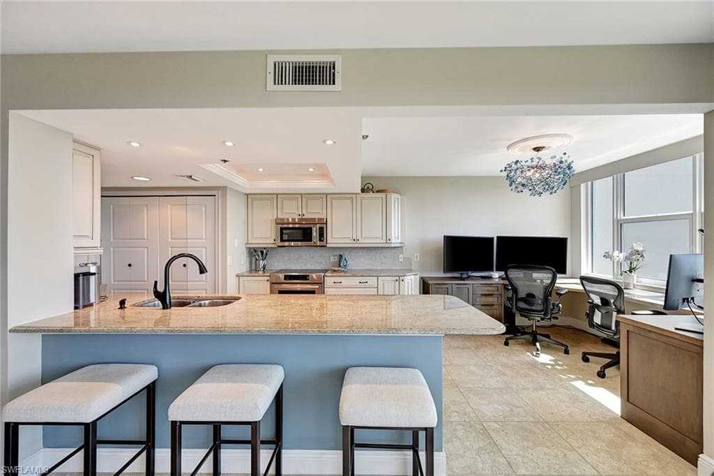 5550 Heron Point DR 703-6