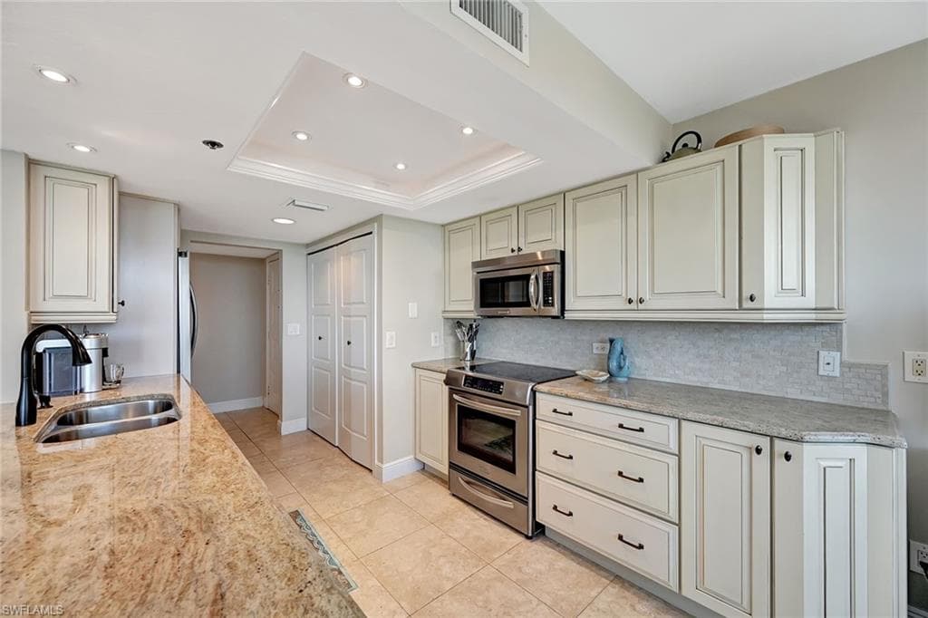 5550 Heron Point DR 703-9