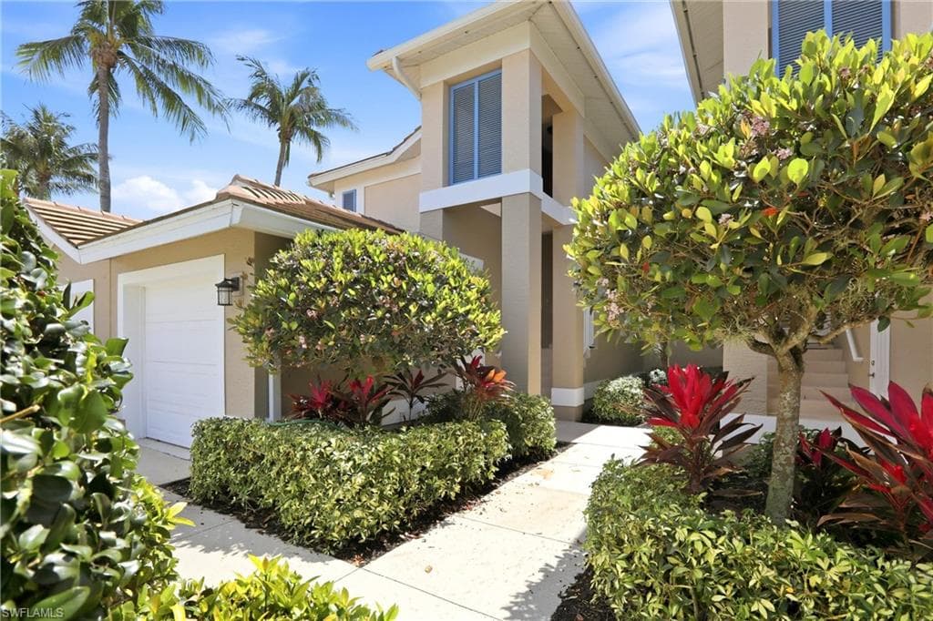 817 Carrick Bend CIR 201-2