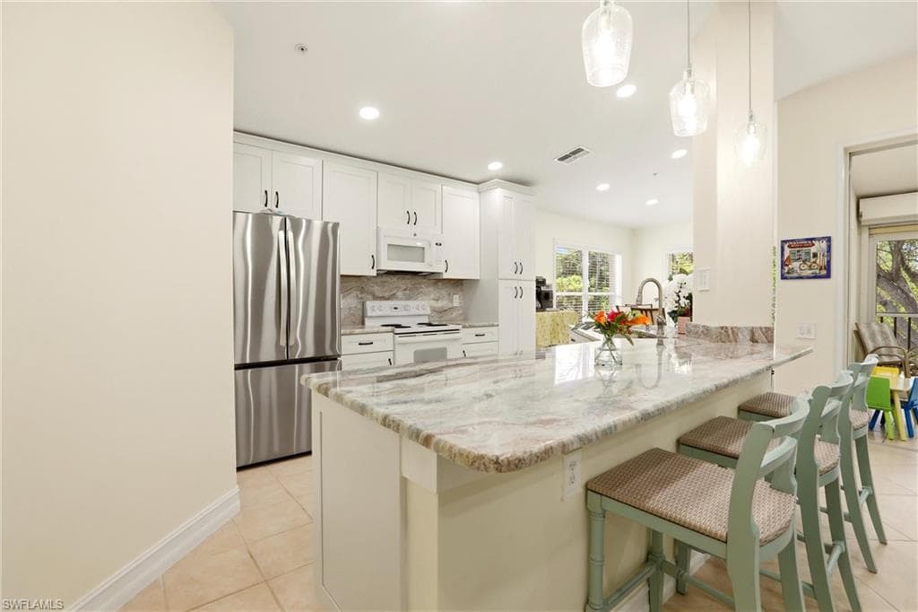 817 Carrick Bend CIR 201-6