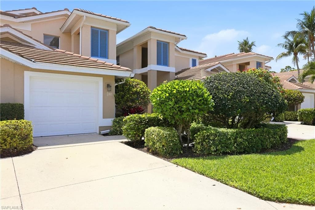 817 Carrick Bend CIR 201-1