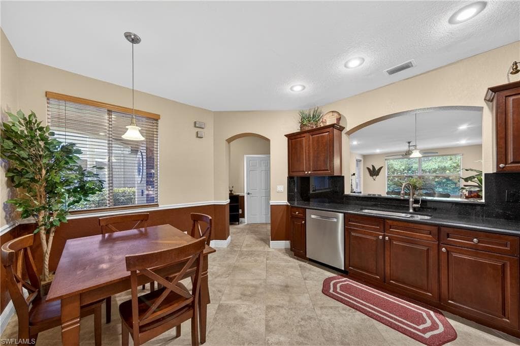 17560 Brickstone LOOP-7