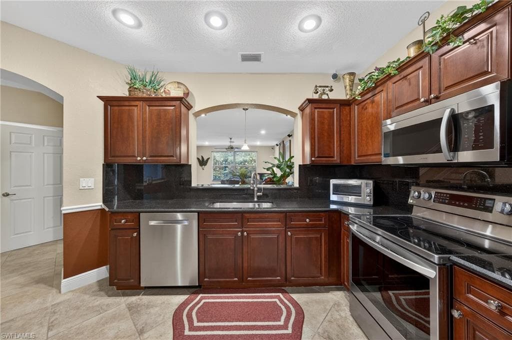 17560 Brickstone LOOP-10