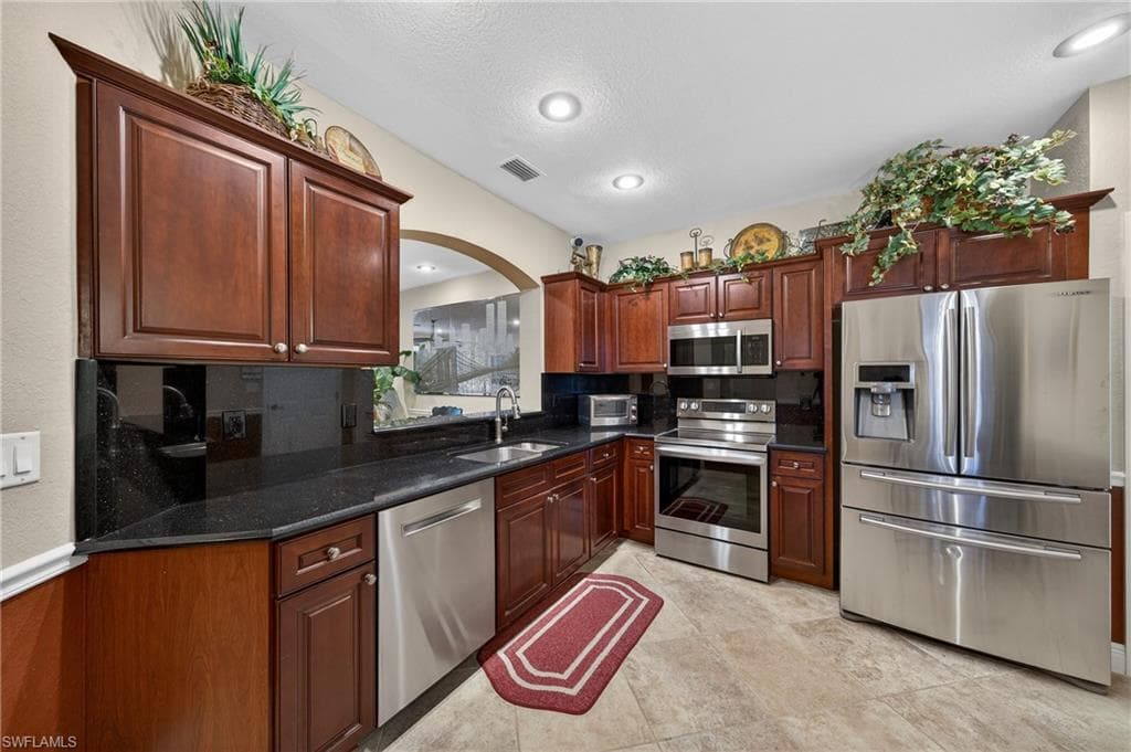 17560 Brickstone LOOP-11