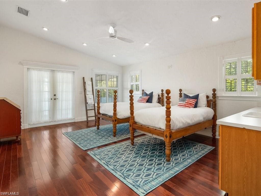 100 FAIRVIEW AVE-26